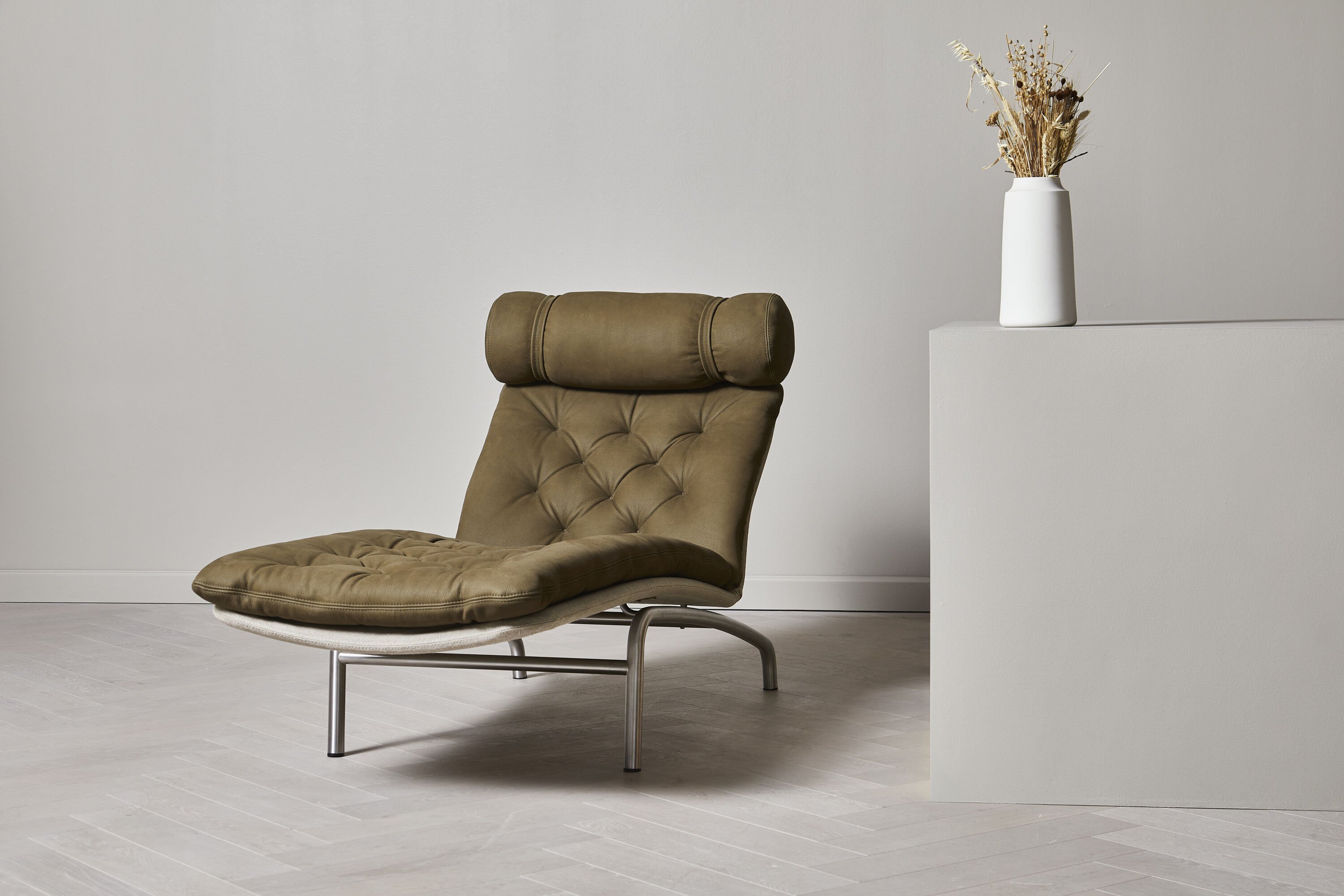 AV 72 - The Vodder Chaise